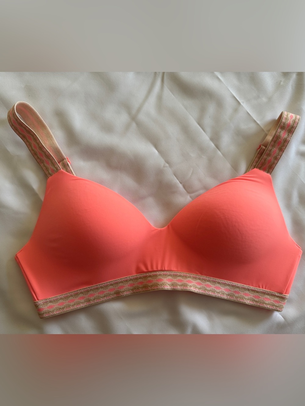 Victoria’s Secret NWOT Padded Seamless Orange/Coral Wireless Bra